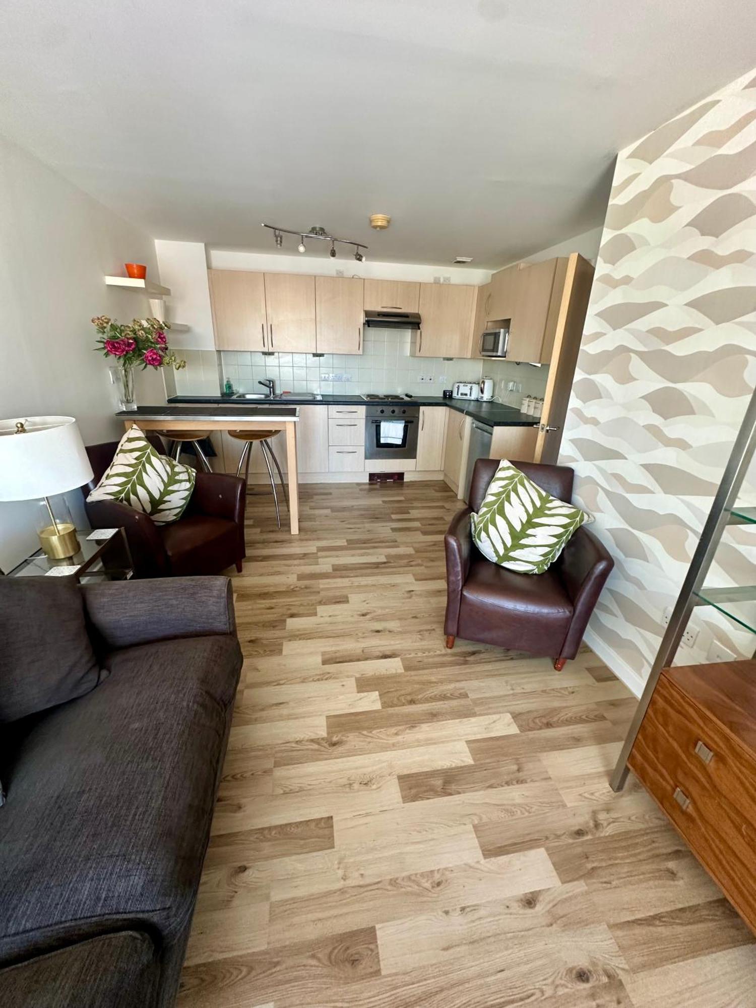 Gunwharf Quays Harbour Apartments Portsmouth Exterior foto