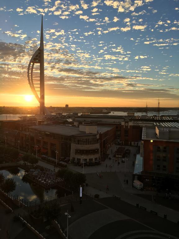 Gunwharf Quays Harbour Apartments Portsmouth Exterior foto