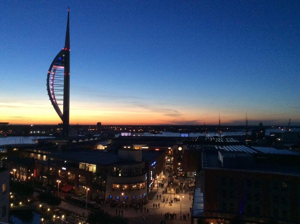 Gunwharf Quays Harbour Apartments Portsmouth Exterior foto